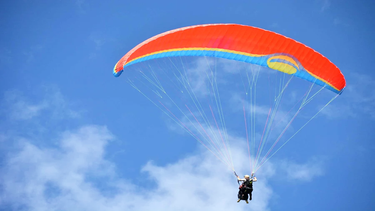 Paragliding in Darjeeling - Skysafar.com