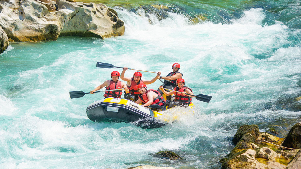 River Rafting in Rishikesh - Skysafar.com