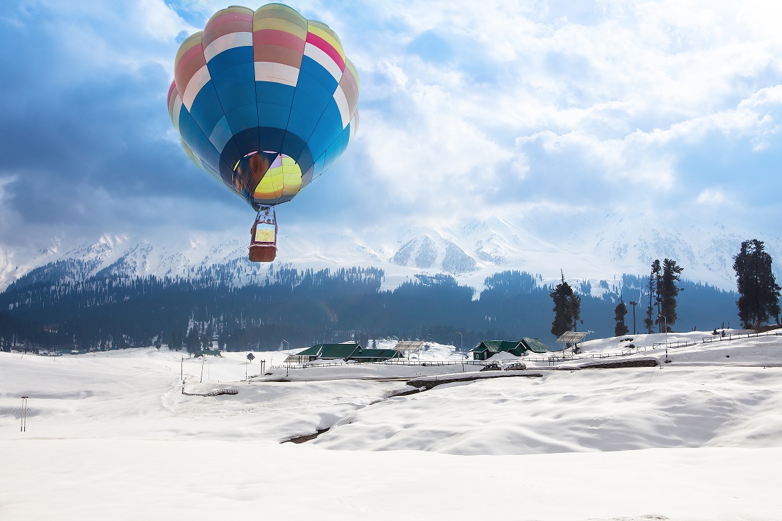 Exploring the Enchanting Beauty of Kashmir: A Mesmerizing Tour