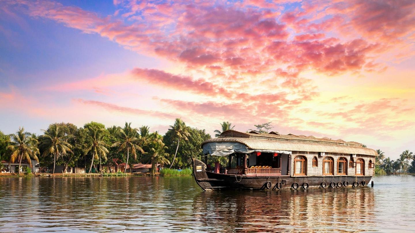 Kerala Boat House Honeymoon Packages Online At Cheap Price in 2022 | Kerala Honeymoon Packages | Kerala Tour Packages