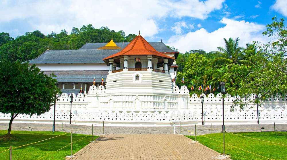 Tooth relic temple