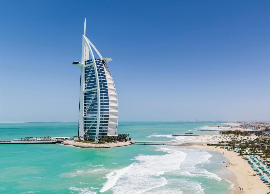 White Collar Dubai Love Lotus  6N 7D