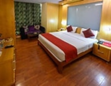 Hotel Emarald - Connaught Palace