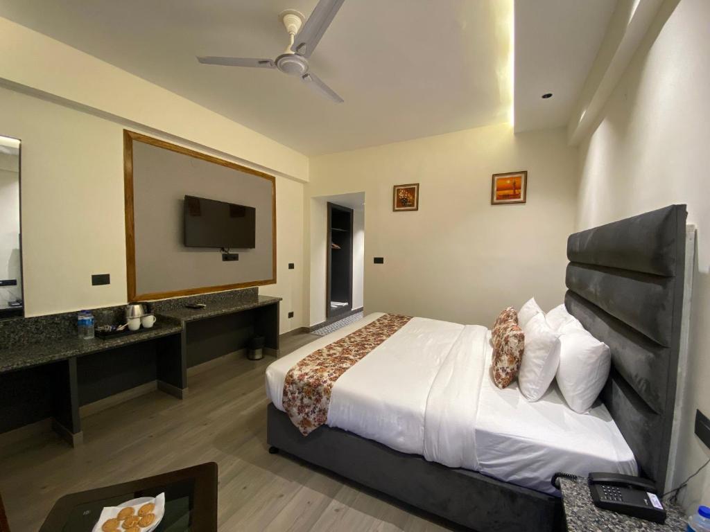 Click Hotel Tulian Katra