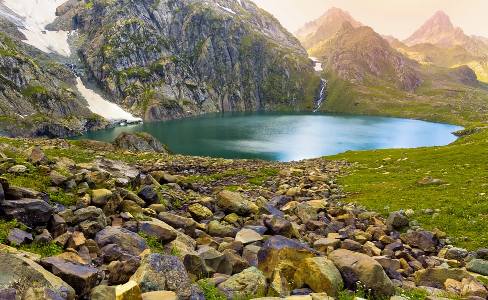Kashmir Mountains and Lake Trek